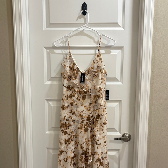 ✨NWT~Express Ruffle Maxi✨ - Picture 4 of 10